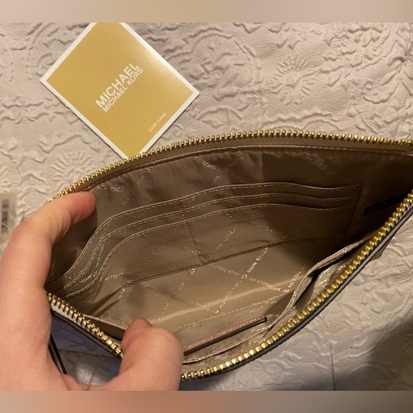 NWT Michael Kors Large Jet Set Wrislet - Picture 4 of 8